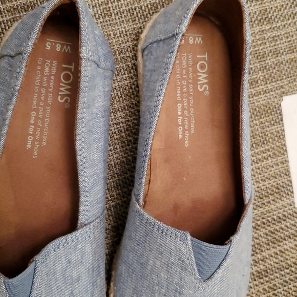 Shoes - Picture 4 of 7